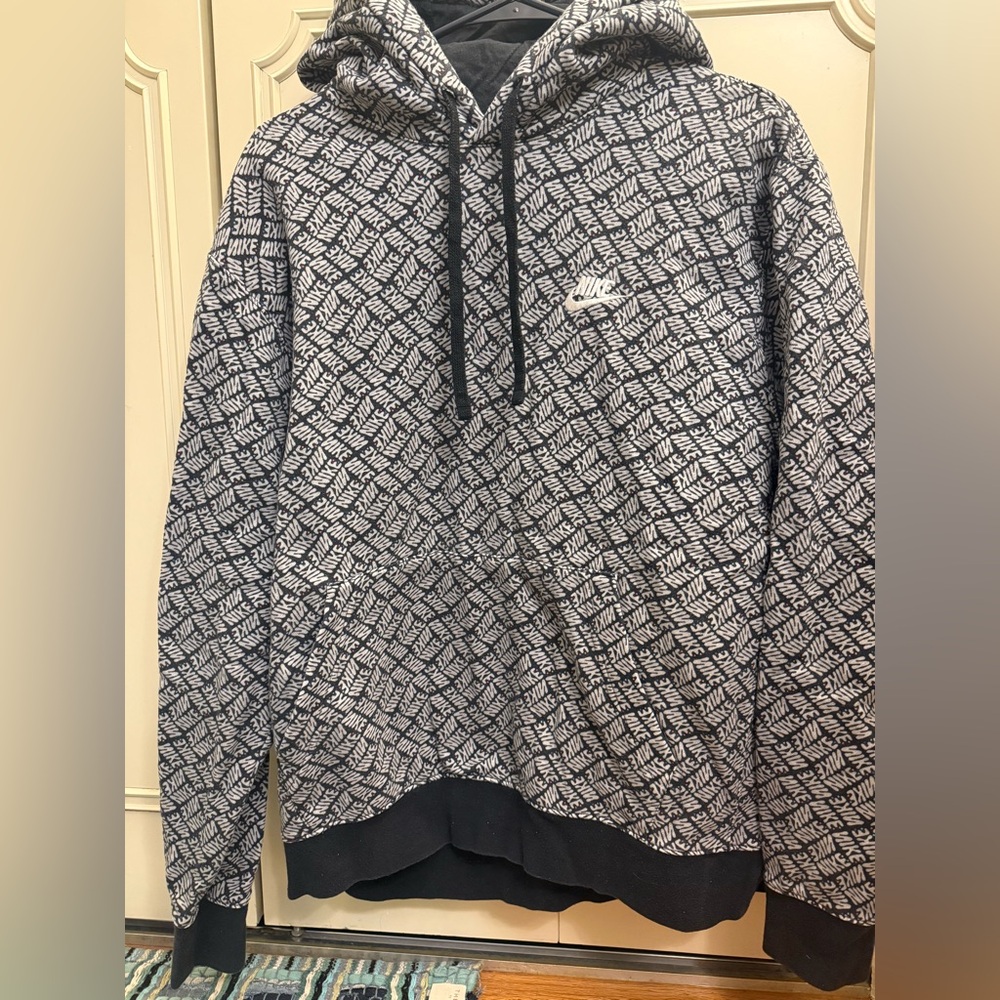 Nike Men's Black/White/Gray Logo Patterned Sweater SIZE LARGE LIKE NEW - Picture 10 of 11